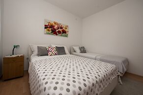 Spacious Apartment w. Balcony, big Garden & Grill