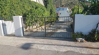 Spacious Apartment w. Balcony, big Garden & Grill