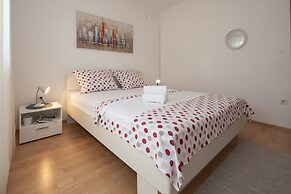 Spacious Apartment w. Balcony, big Garden & Grill