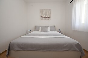 Spacious Apartment w. Balcony, big Garden & Grill