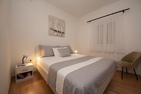 Spacious Apartment w. Balcony, big Garden & Grill