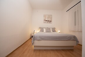 Spacious Apartment w. Balcony, big Garden & Grill