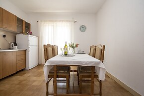 Spacious Apartment w. Balcony, big Garden & Grill