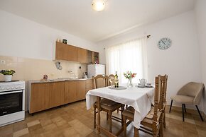 Spacious Apartment w. Balcony, big Garden & Grill