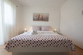 Spacious Apartment w. Balcony, big Garden & Grill