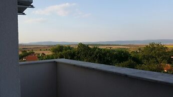 Remarkable 2-bed Apartment in Aleksandrovo