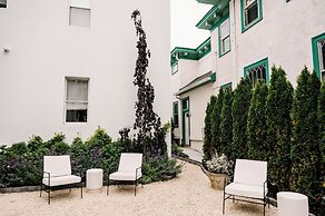 The James Bradley Hotel