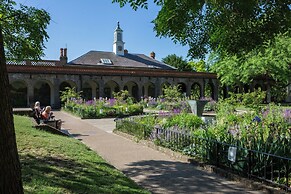 Somerset Square by Onefinestay