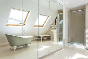 Somerset Square by Onefinestay