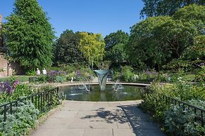 Somerset Square by Onefinestay