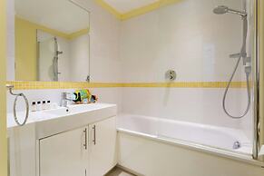 Somerset Square by Onefinestay