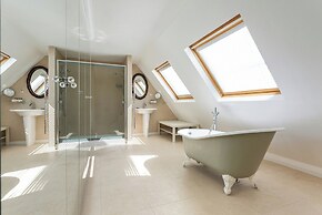 Somerset Square by Onefinestay