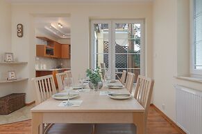 Holiday House Near the Beach by Renters