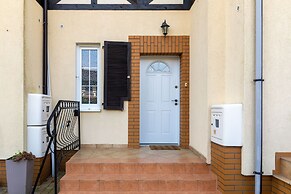 Holiday House Near the Beach by Renters