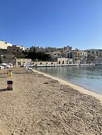 Sunset Modern Apt - Near Beach, Wifi & Cable TV