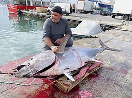 Sunset Modern Apt - Near Beach, Wifi & Cable TV