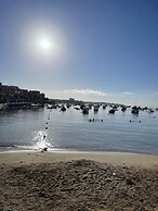 Sunset Modern Apt - Near Beach, Wifi & Cable TV