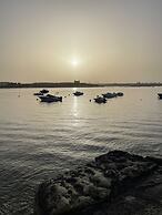 Sunset Modern Apt - Near Beach, Wifi & Cable TV