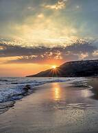 Sunset Modern Apt - Near Beach, Wifi & Cable TV