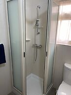 Sunset Modern Apt - Near Beach, Wifi & Cable TV