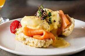 Amsterdam Inn & Suites, Ascend Hotel Collection