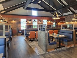 Amsterdam Inn & Suites, Ascend Hotel Collection