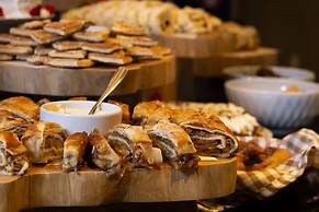 Laghetto Resort Golden