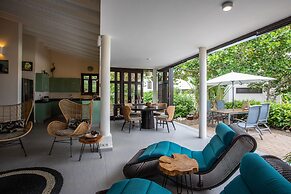 Blue Bay Bungalows - The Garden