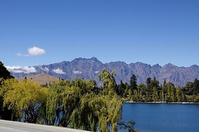 Queenstown House Lakeside Apartments