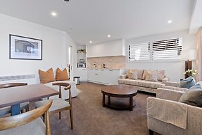 Queenstown House Lakeside Apartments