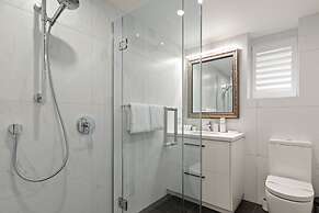 Queenstown House Lakeside Apartments