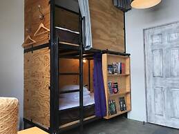 Kalakaua Inn The Kitchen Hostel Ao