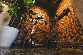 Kalakaua Inn The Kitchen Hostel Ao