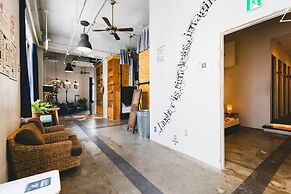 Kalakaua Inn The Kitchen Hostel Ao