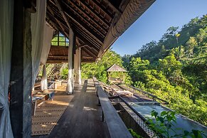 Buahan, A Banyan Tree Escape