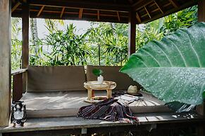 Buahan, A Banyan Tree Escape