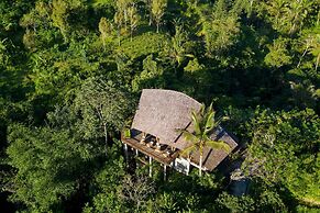 Buahan, A Banyan Tree Escape