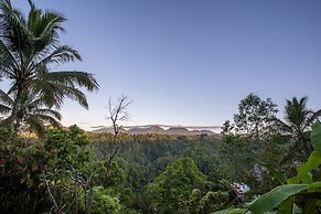 Buahan, A Banyan Tree Escape