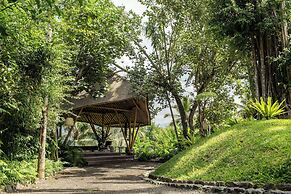 Buahan, A Banyan Tree Escape