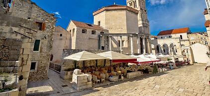 Modern apt With Large Garden & Parking in Center