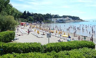 Modern apt With Large Garden & Parking in Center