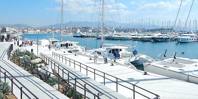 Modern apt With Large Garden & Parking in Center