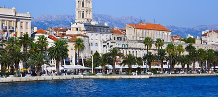 Modern apt With Large Garden & Parking in Center