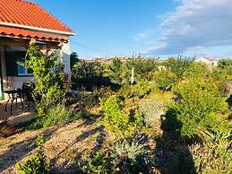 New Modern House in a Quiet Island Area w. Garden