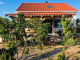 New Modern House in a Quiet Island Area w. Garden