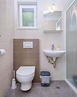 Newly Furnished apt w. Patio,parking & Fireplace