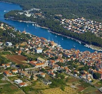 Newly Furnished apt w. Patio,parking & Fireplace