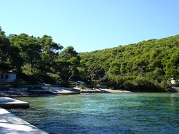 Beachfront Apartment With big Terrace and Garden