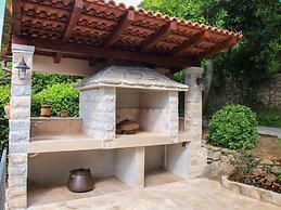 Beachfront Apartment With big Terrace and Garden