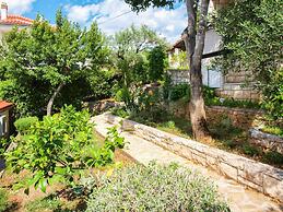 Beachfront Apartment With big Terrace and Garden